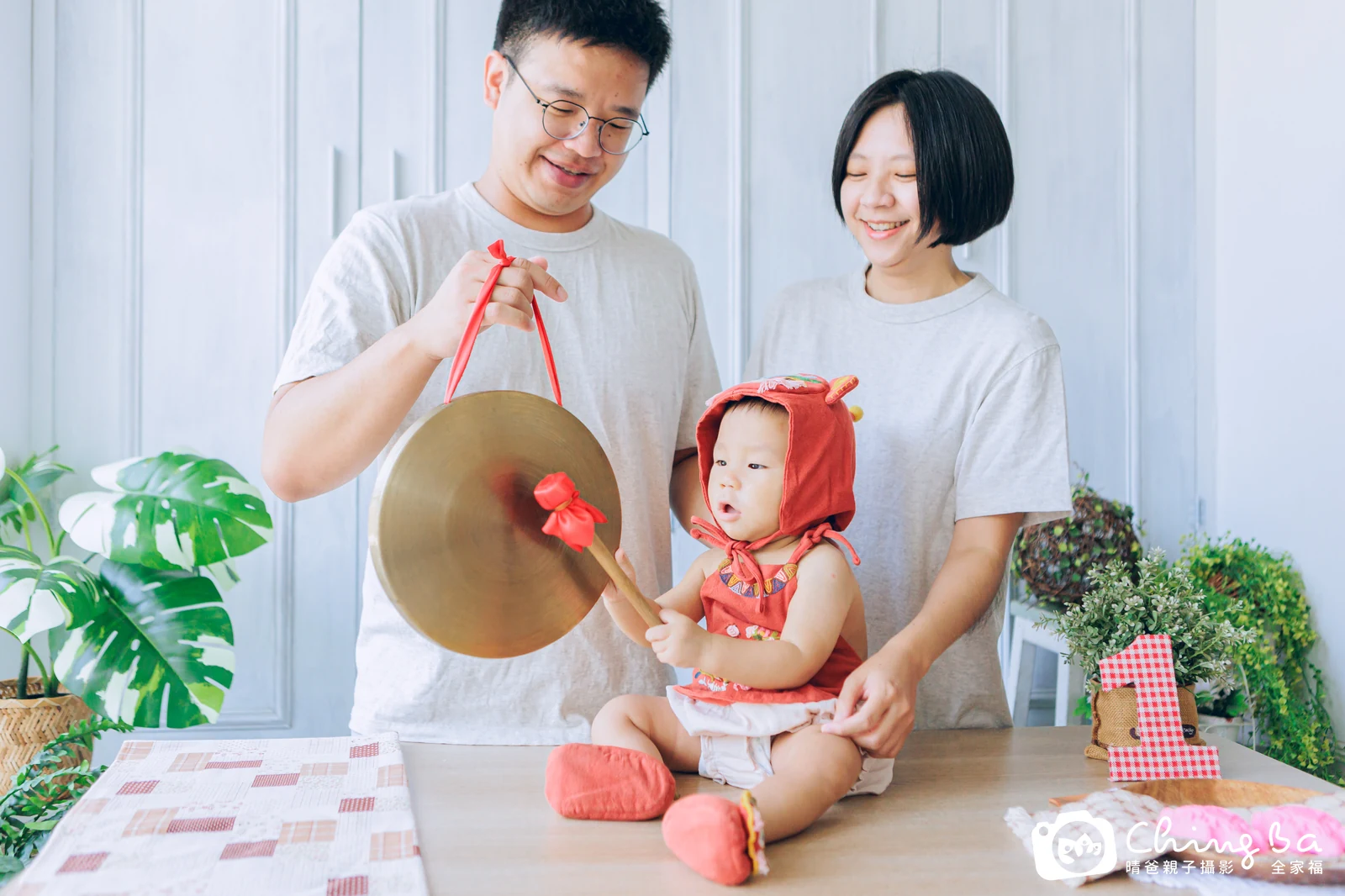 宇在台中拍小家庭抓周的珍貴一刻