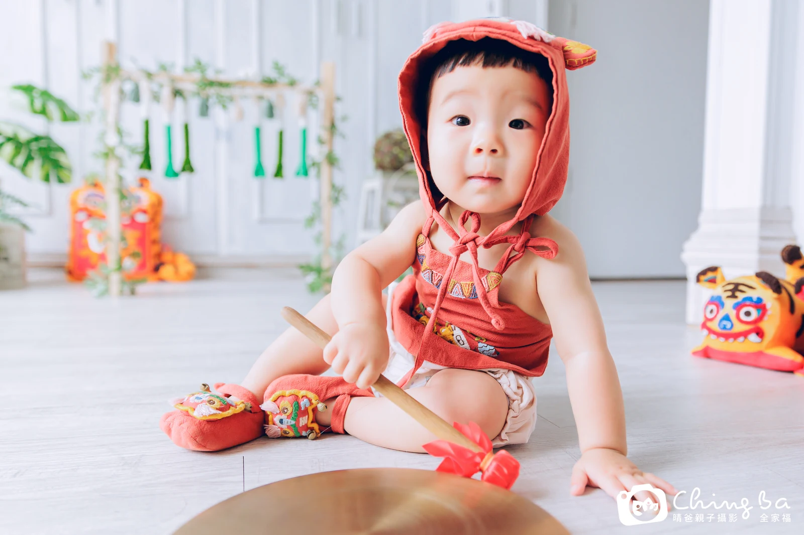 1 歲寶貝的其其拍抓周，2 大 1 小的周歲紀念