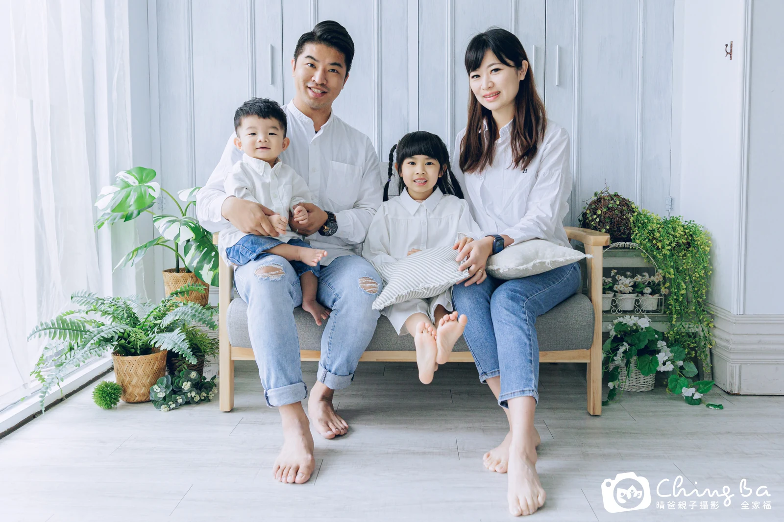 鳳梨 1 歲寶貝 台中小家庭抓周紀念照｜晴爸親子攝影