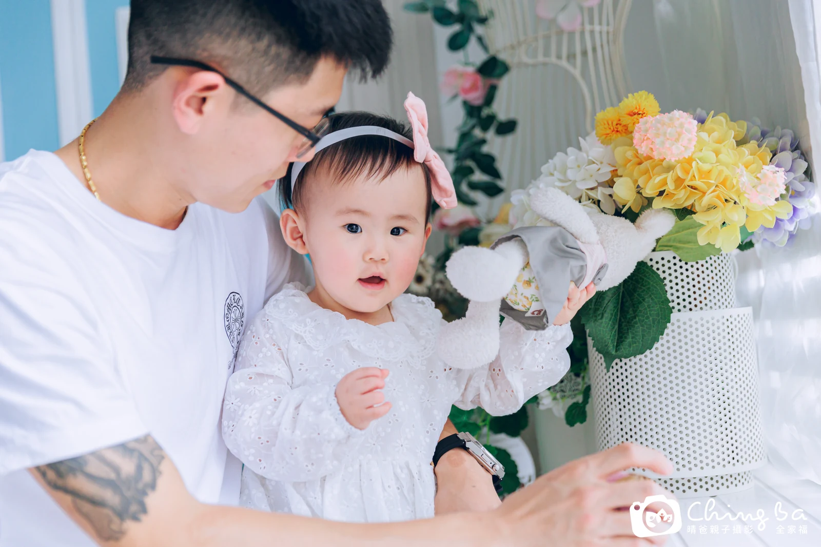 妞妞周歲抓周儀式的紀錄（2023 年冬季・平日場）