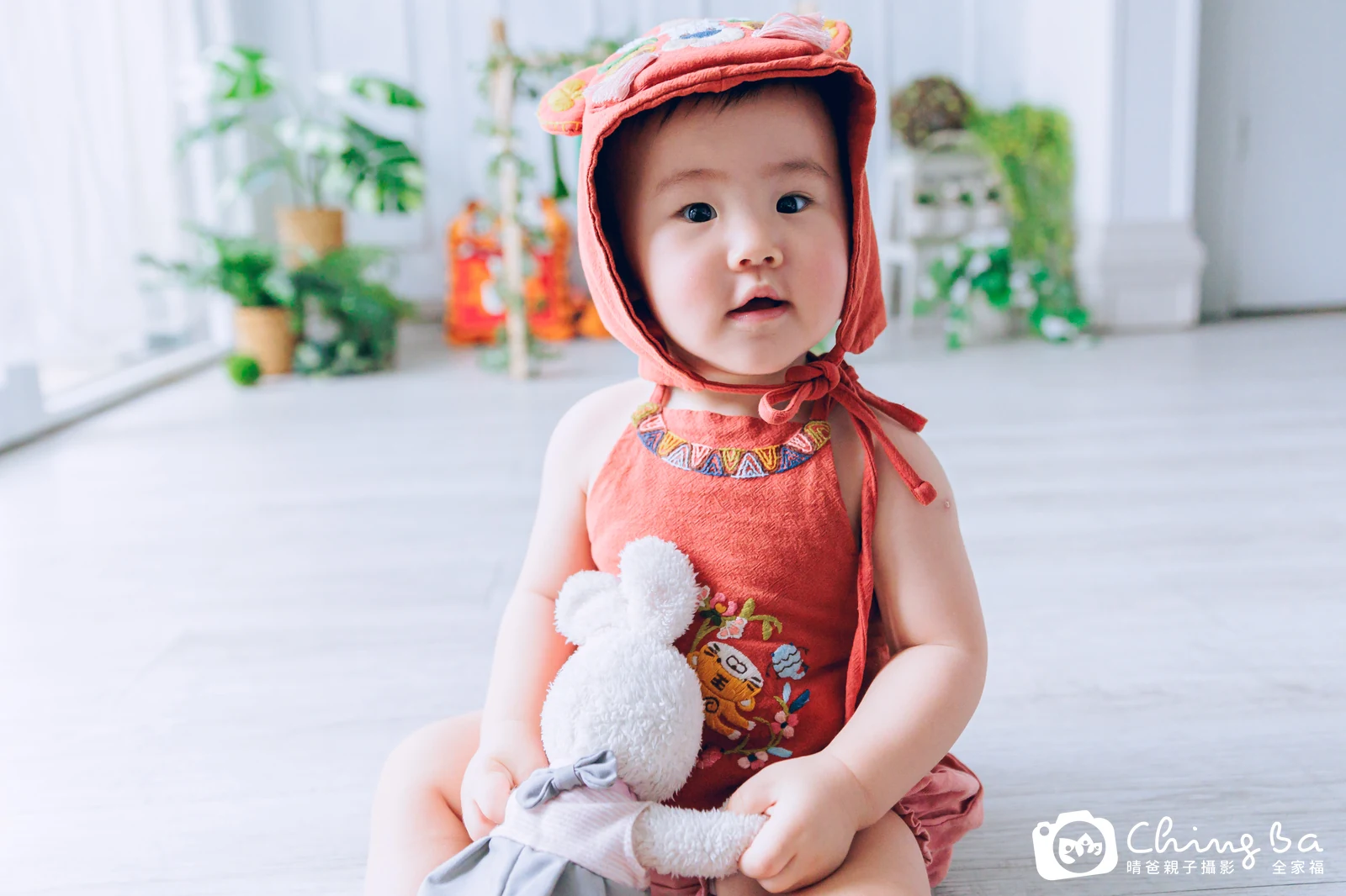 妞妞周歲抓周儀式的紀錄（2023 年冬季・平日場）