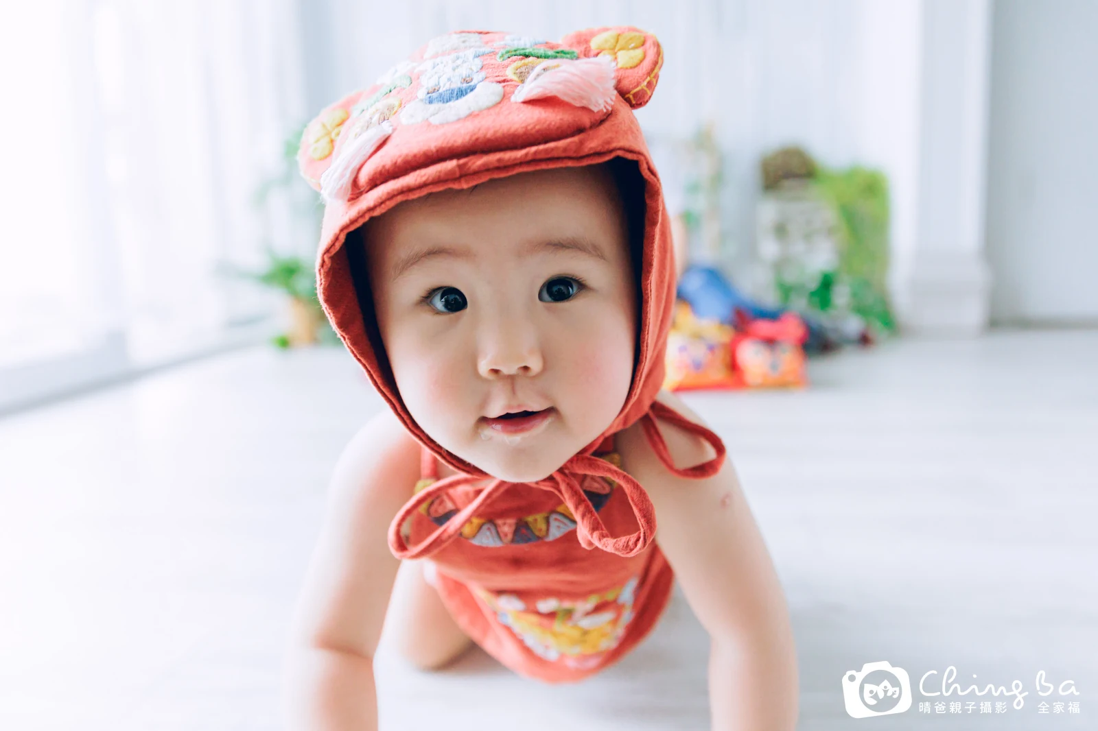 妞妞周歲抓周儀式的紀錄（2023 年冬季・平日場）