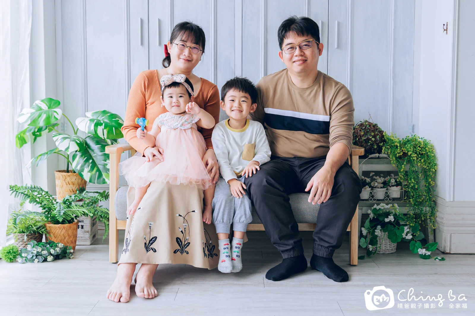 緋緋 1 歲 1 個月寶貝 台中小家庭抓周紀念照｜晴爸親子攝影