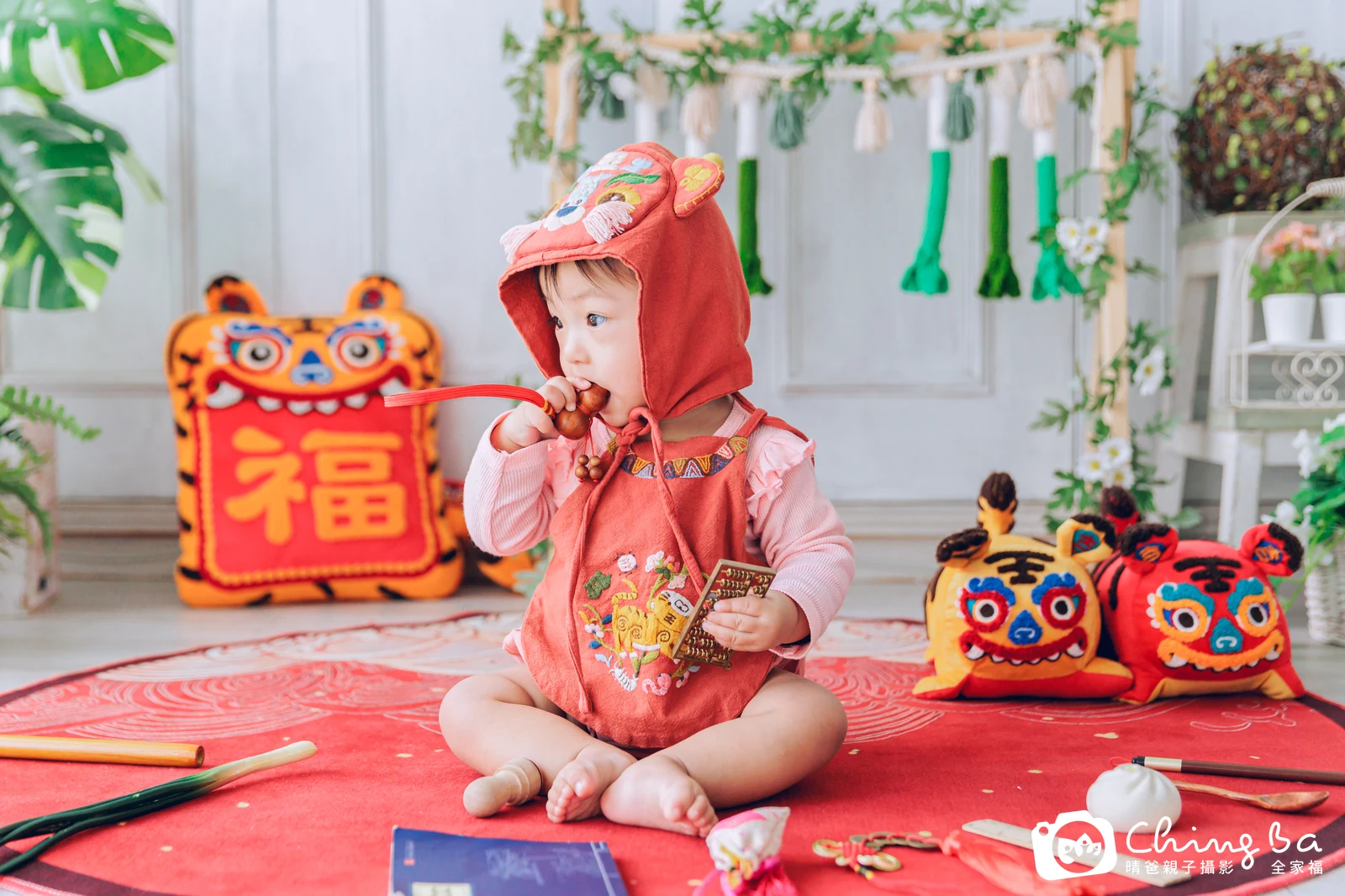 妤在台中拍小家庭抓周的珍貴一刻