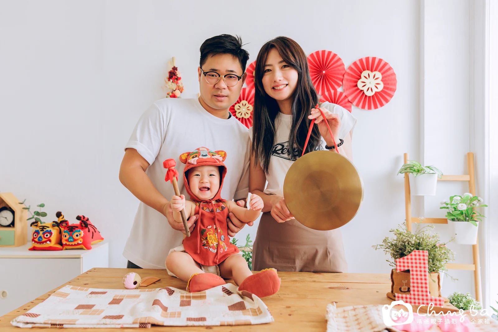 約 1 歲寶貝的勳拍抓周，5 大 1 小的周歲紀念
