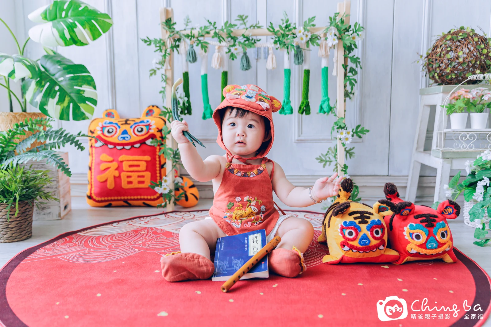 妞妞周歲抓周儀式的紀錄（2023 年夏季・平日場）