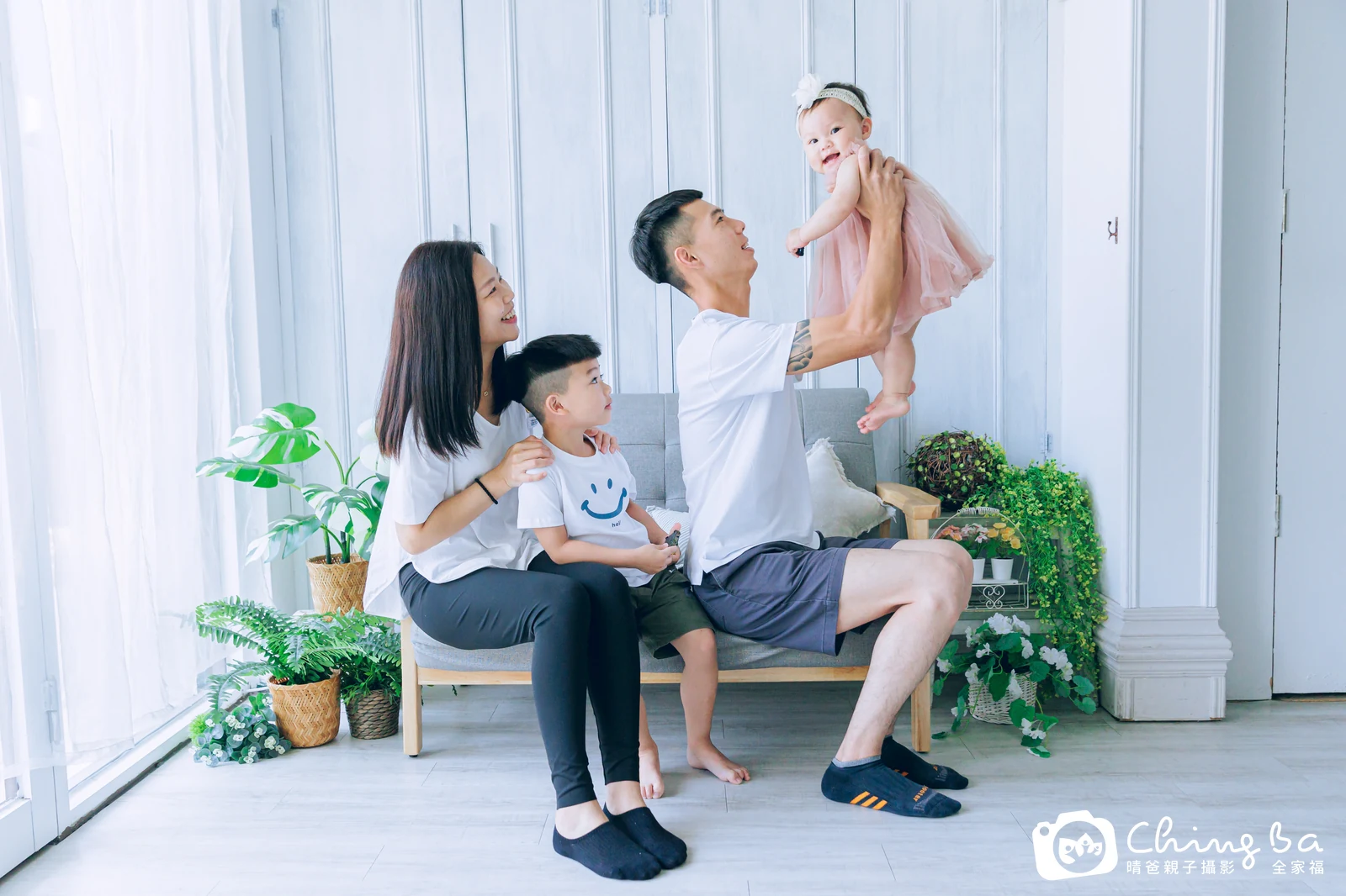 扉扉 約 1 歲寶貝 台中小家庭抓周紀念照｜晴爸親子攝影
