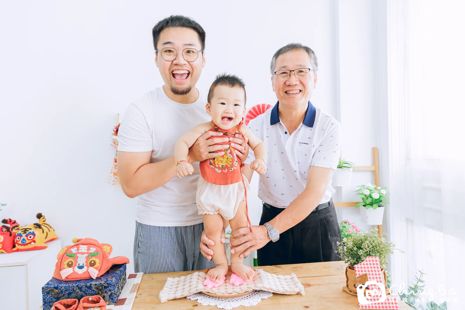 霖在台中拍小家庭抓周的珍貴一刻