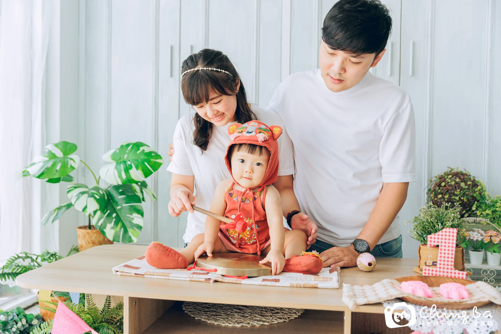 熊小妞周歲抓周儀式的紀錄（2023 年秋季・假日場）