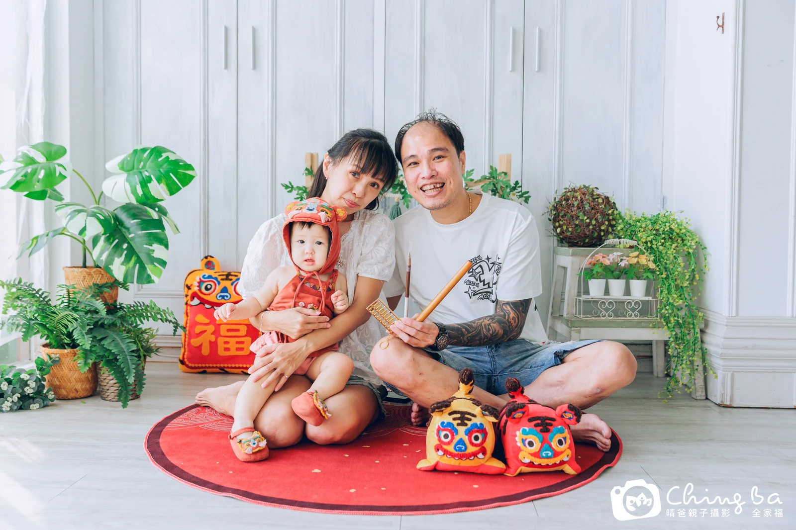 小妞妞周歲抓周儀式的紀錄（2023 年秋季・假日場）