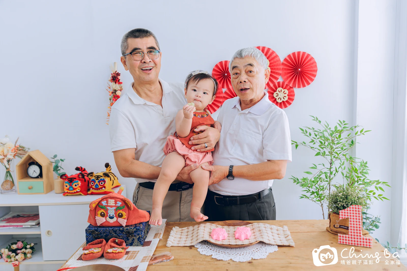琦在台中拍小家庭抓周的珍貴一刻
