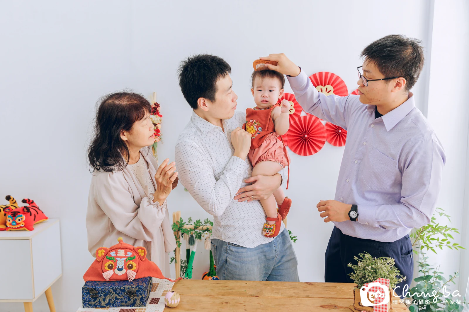 晴晴周歲抓周儀式的紀錄（2023 年冬季・假日場）