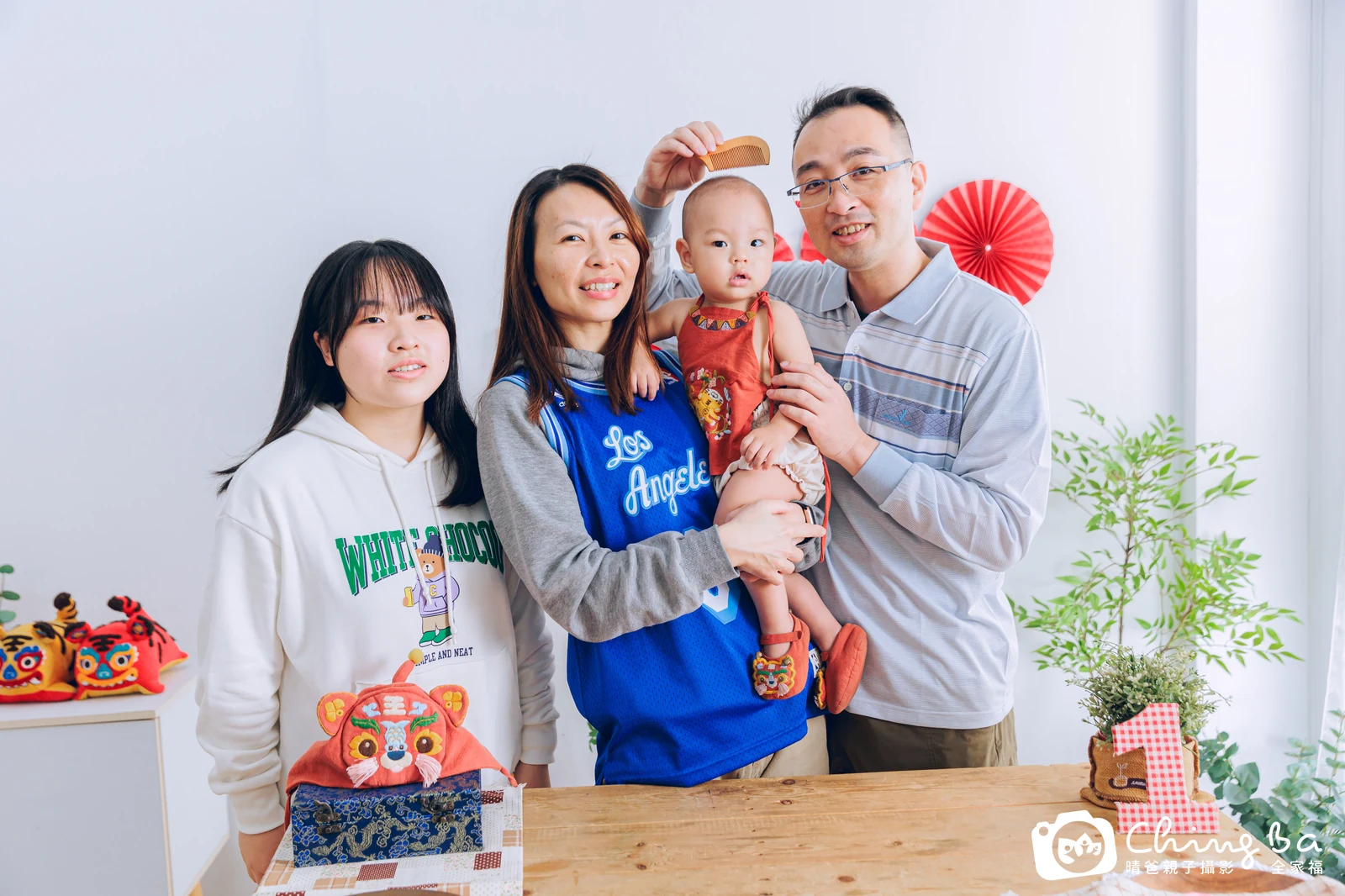 宥宥在台中拍小家庭抓周的珍貴一刻