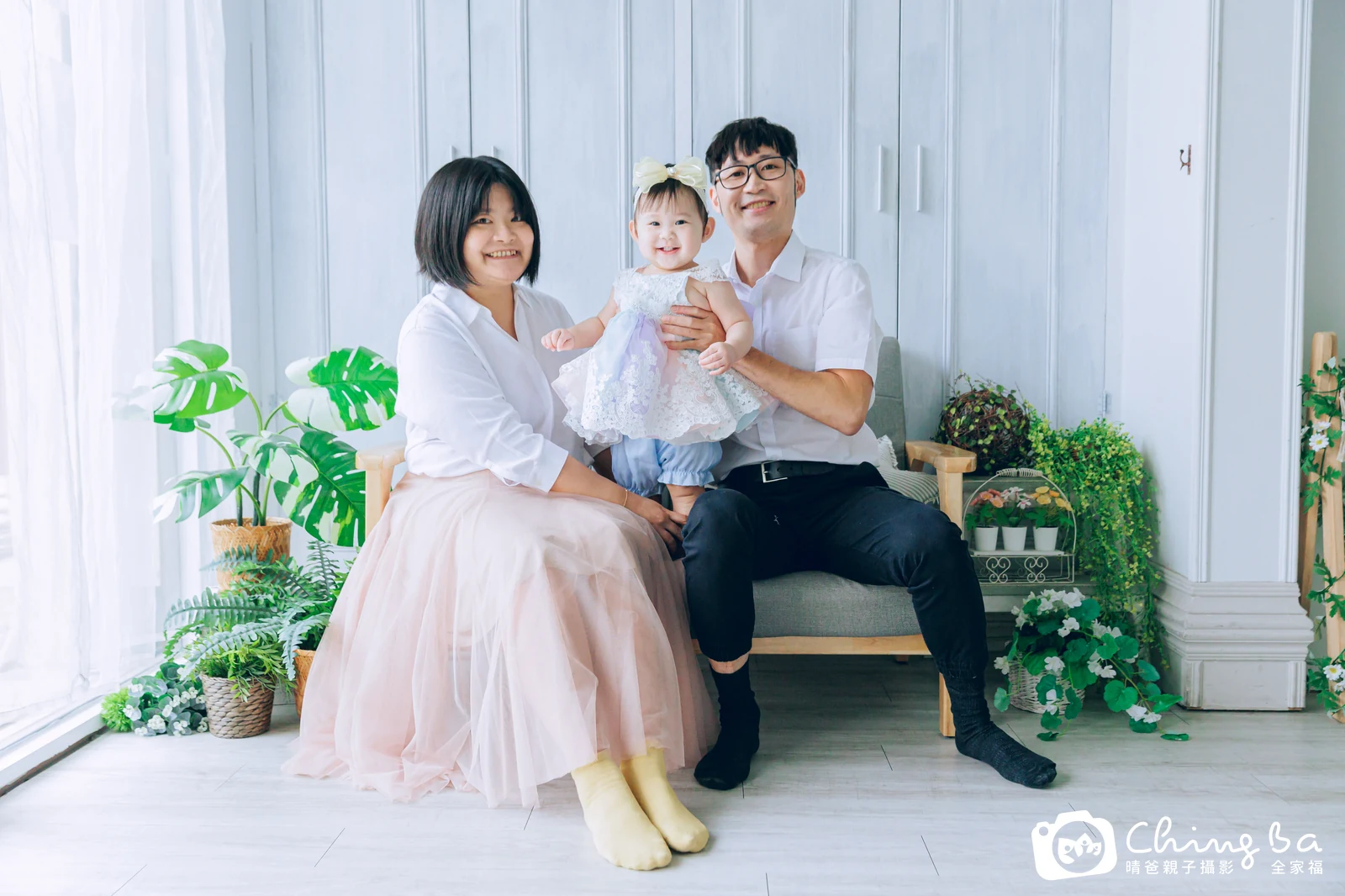 Mia 1 歲寶貝 台中小家庭抓周紀念照｜晴爸親子攝影