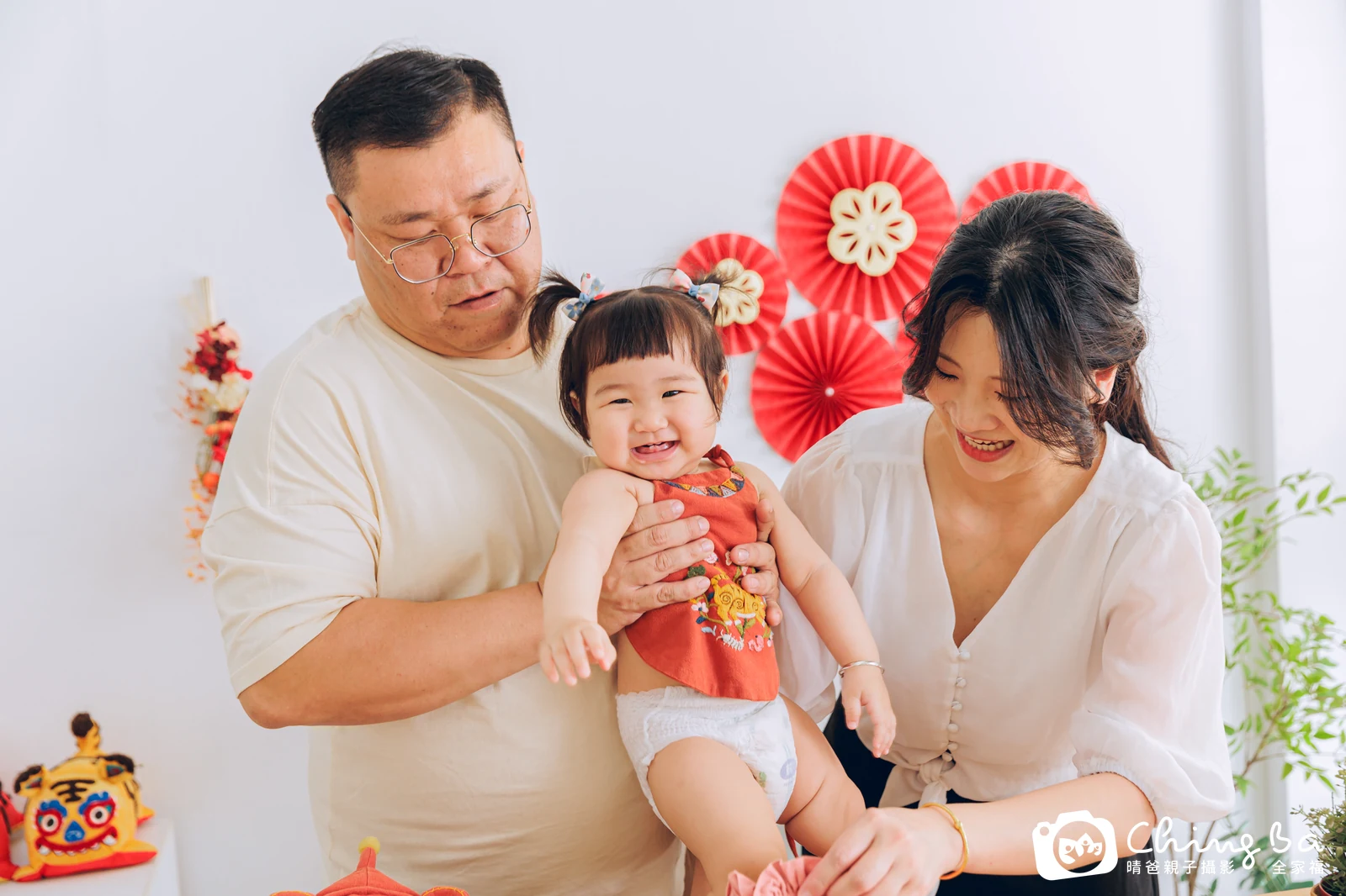 小蹦啾在台中拍小家庭抓周的珍貴一刻