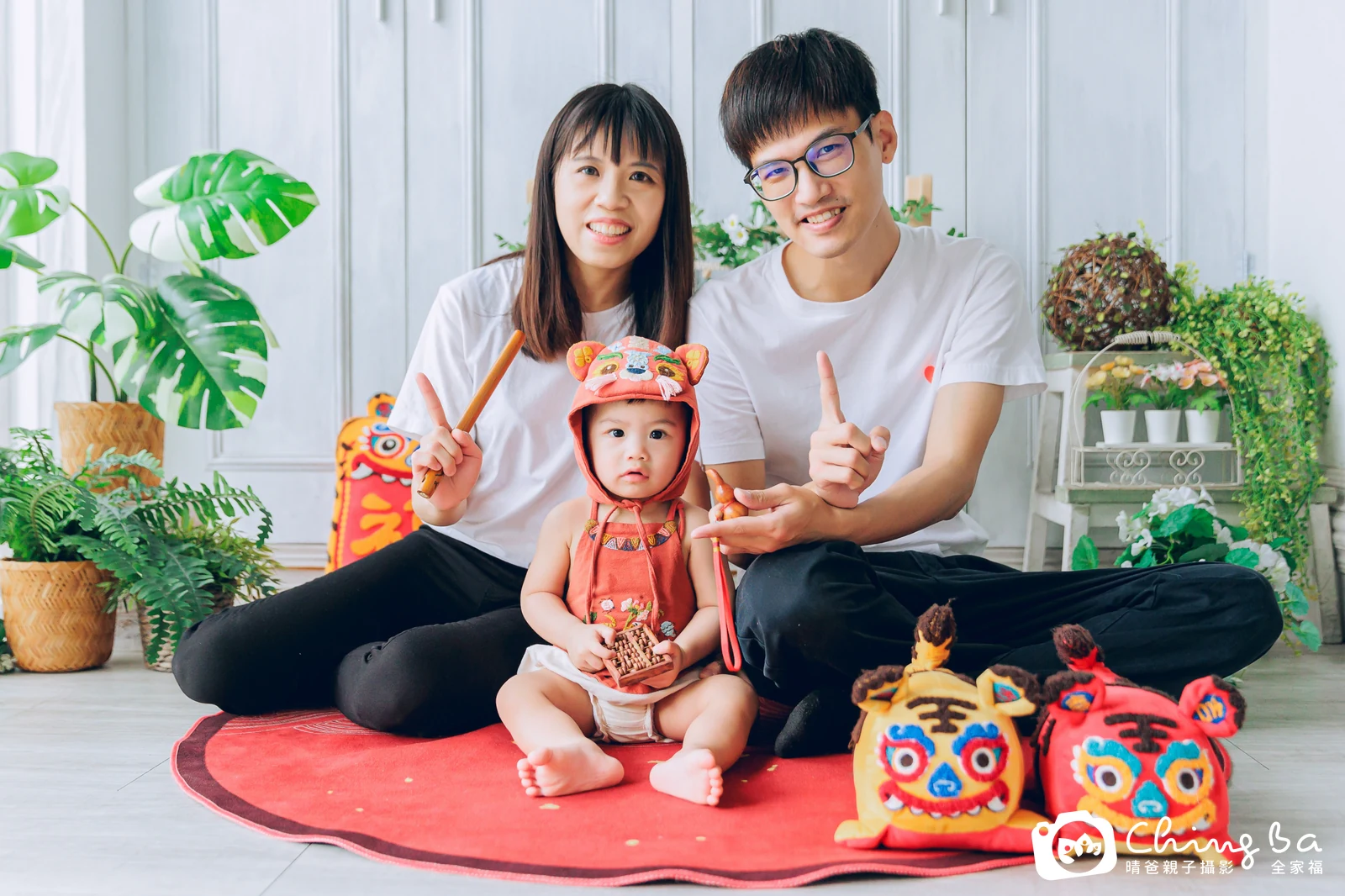 1 歲寶貝的仔仔拍抓周，2 大 1 小的周歲紀念