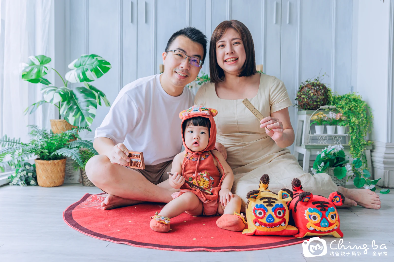 1 歲寶貝的云云拍抓周，2 大 1 小的周歲紀念
