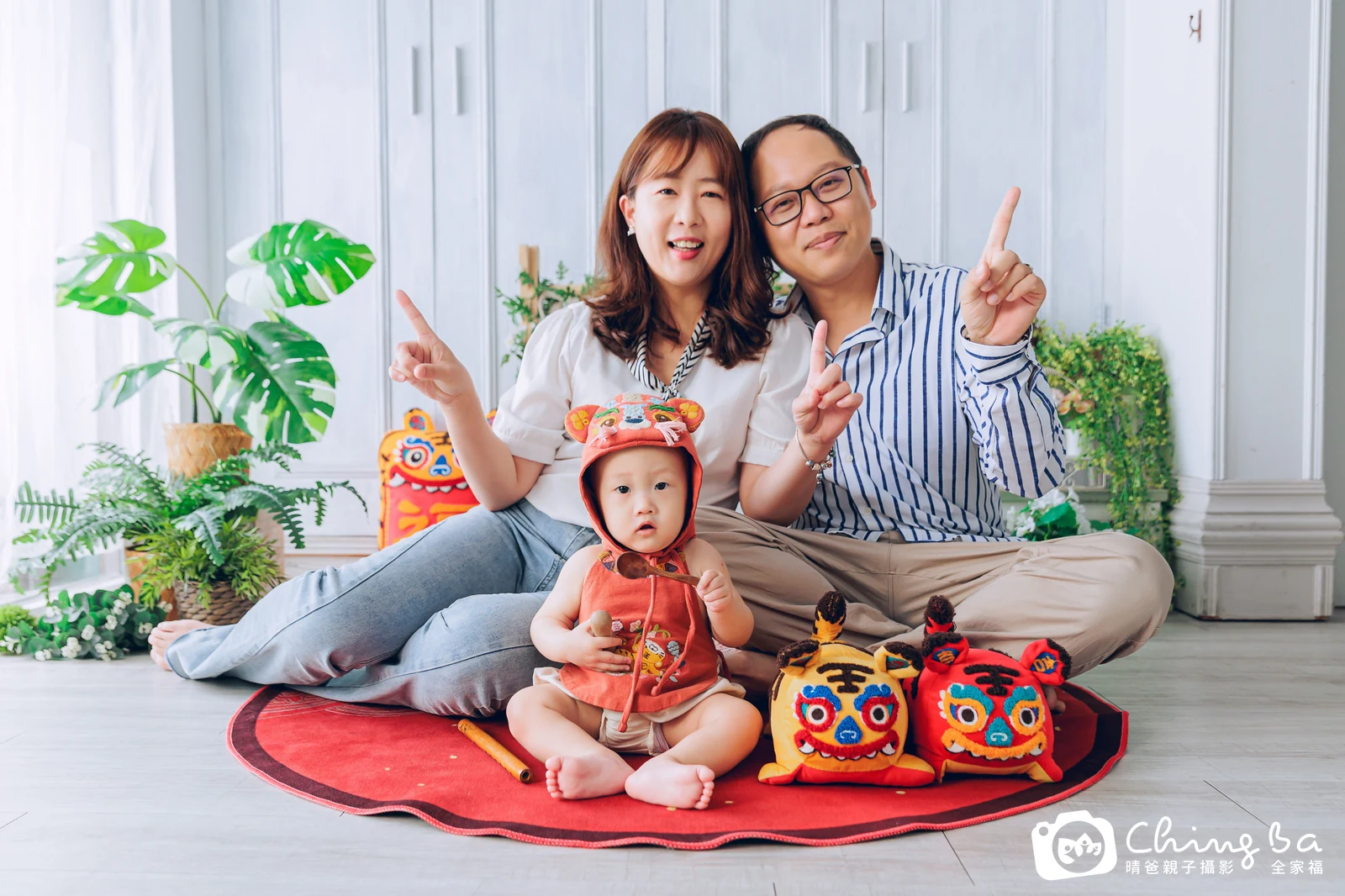 1 歲寶貝的湋湋拍抓周，2 大 1 小的周歲紀念