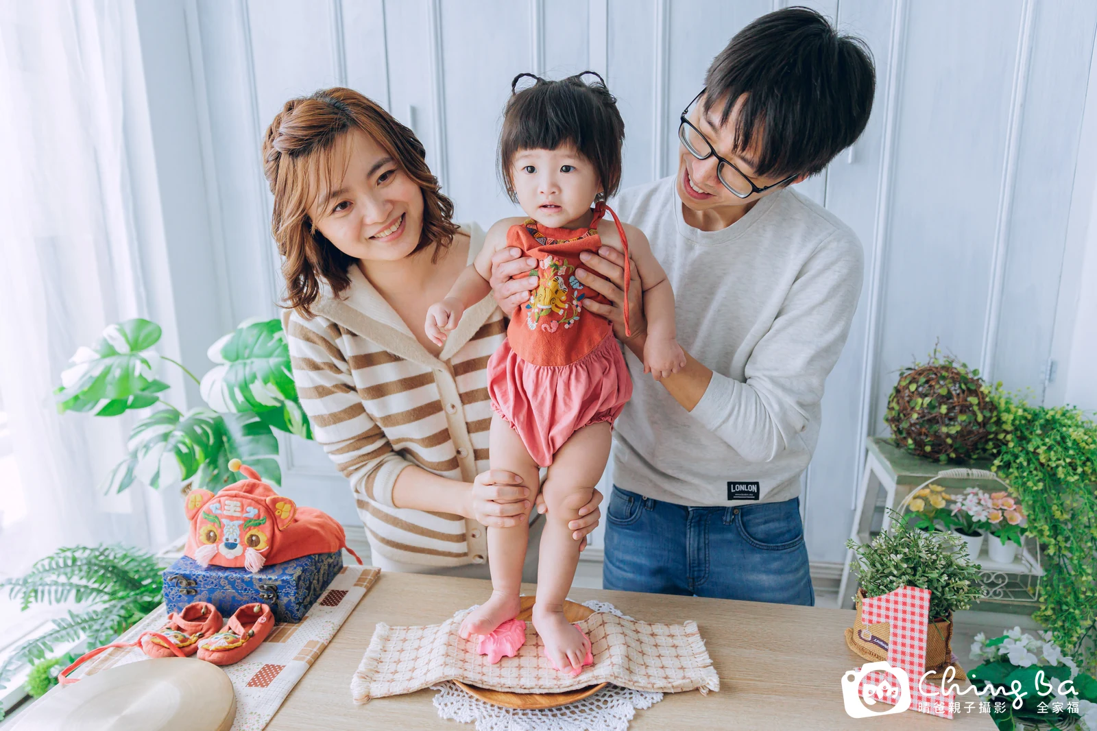妘妘周歲抓周儀式的紀錄（2024 年春季・假日場）