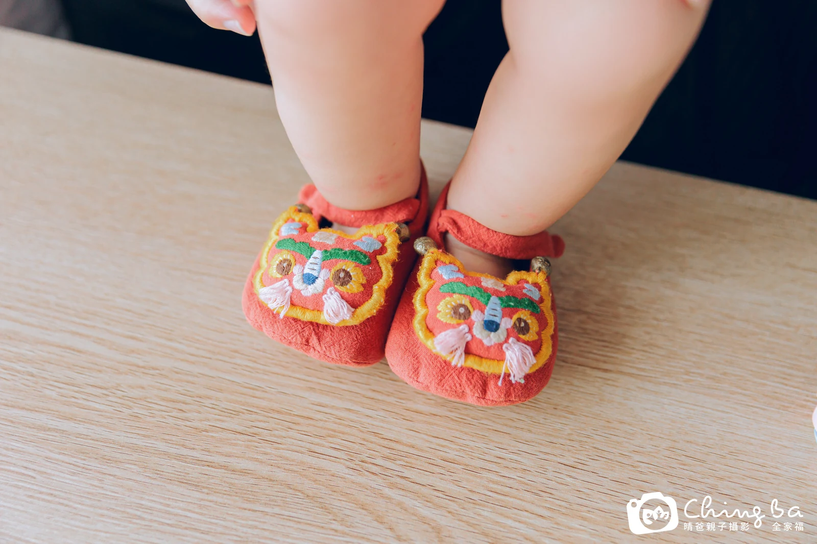1 歲寶貝的小米酒拍抓周，2 大 2 小的周歲紀念