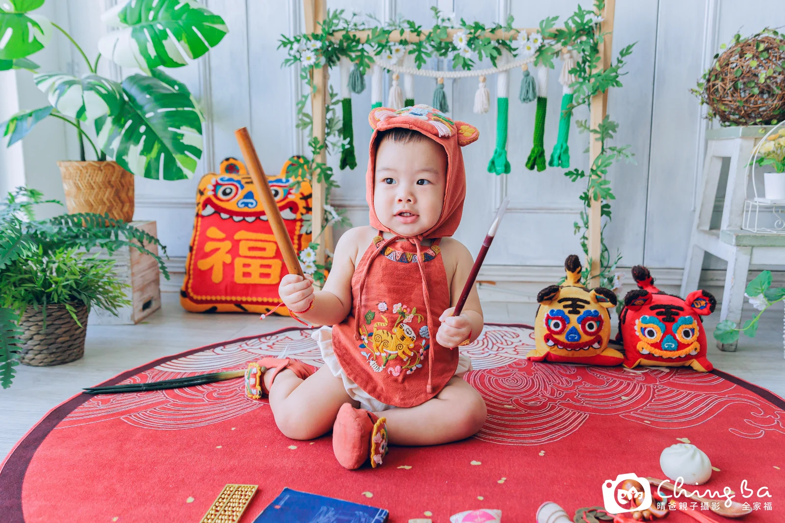 小饅頭在台中拍小家庭抓周的珍貴一刻