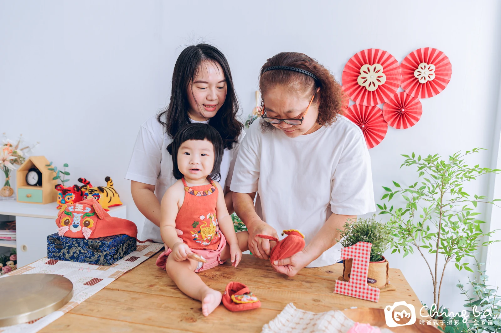 香香在台中拍小家庭抓周的珍貴一刻