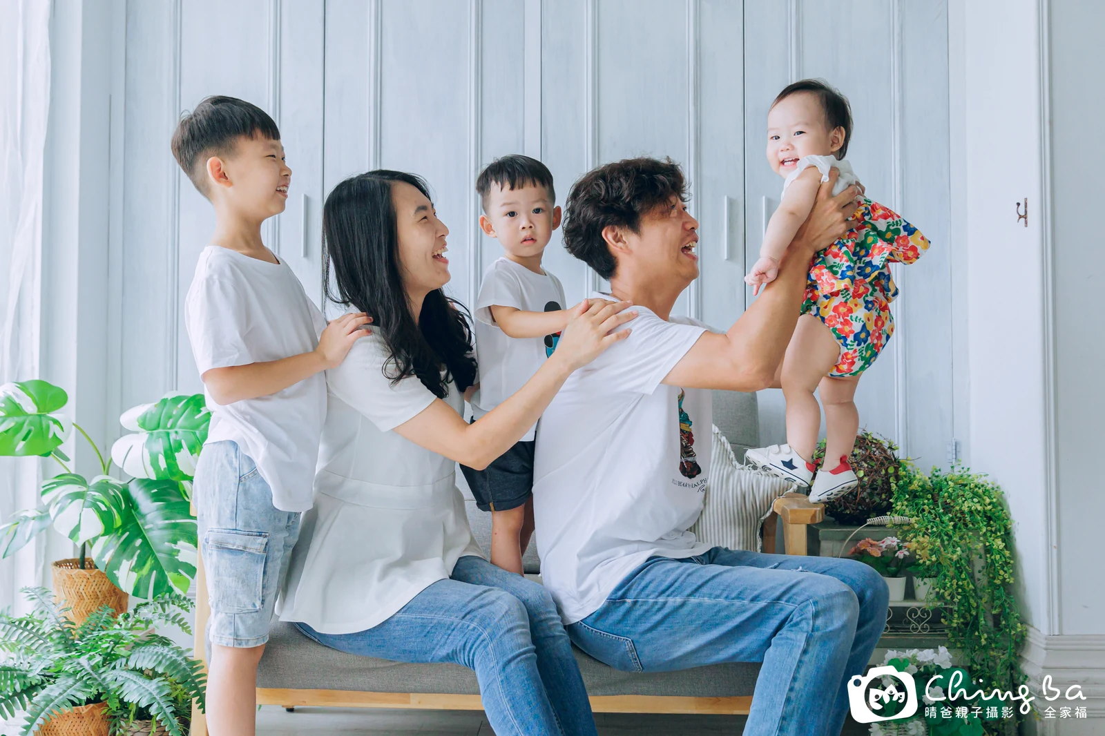 嫆嫆 1 歲 1 個月寶貝 台中小家庭抓周紀念照｜晴爸親子攝影