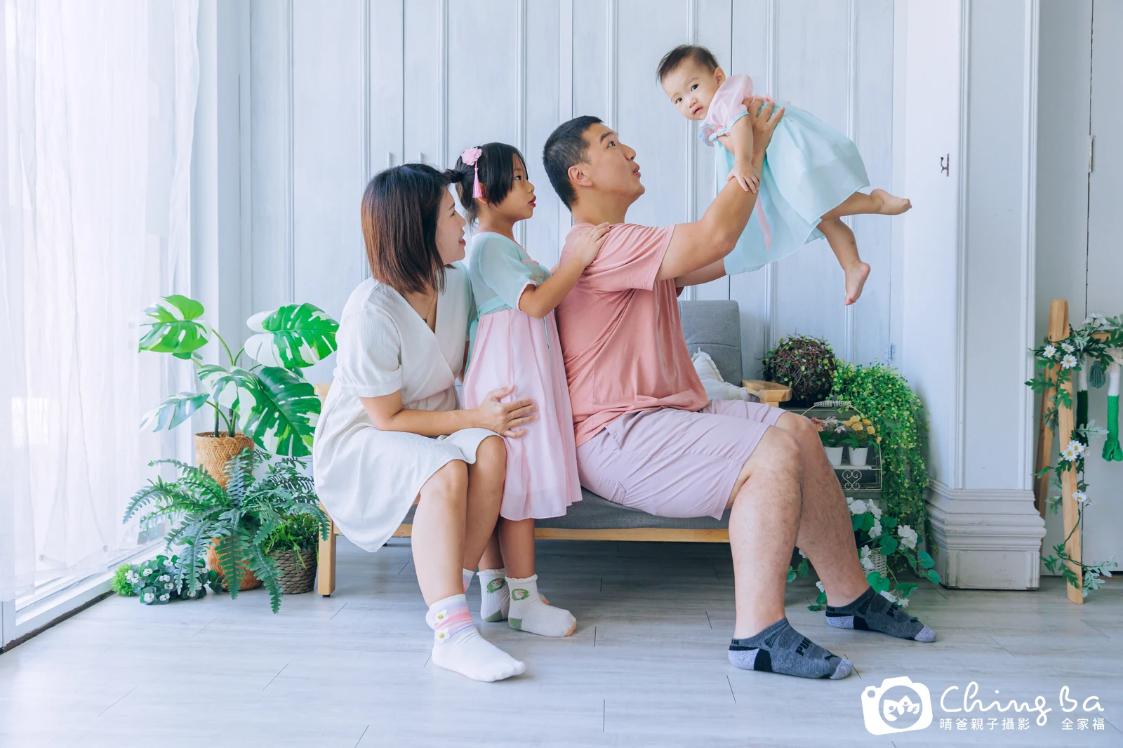 緹緹 1 歲 2 個月寶貝 台中小家庭抓周紀念照｜晴爸親子攝影