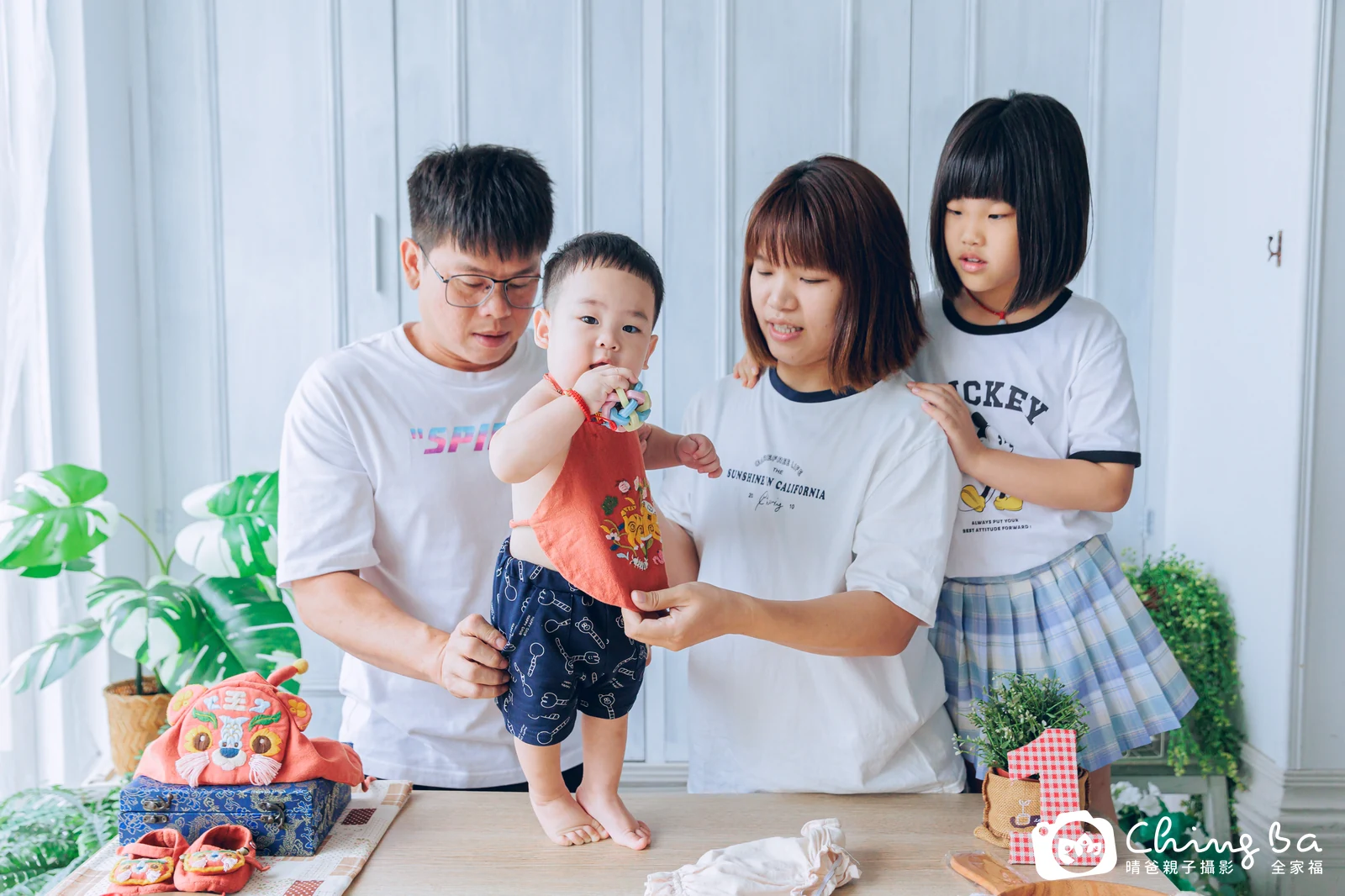霖在台中拍小家庭抓周的珍貴一刻