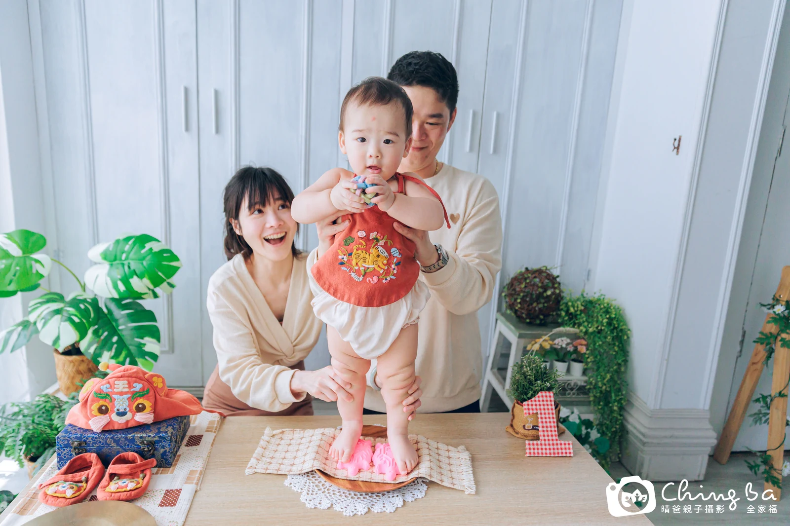 小bb在台中拍小家庭抓周的珍貴一刻