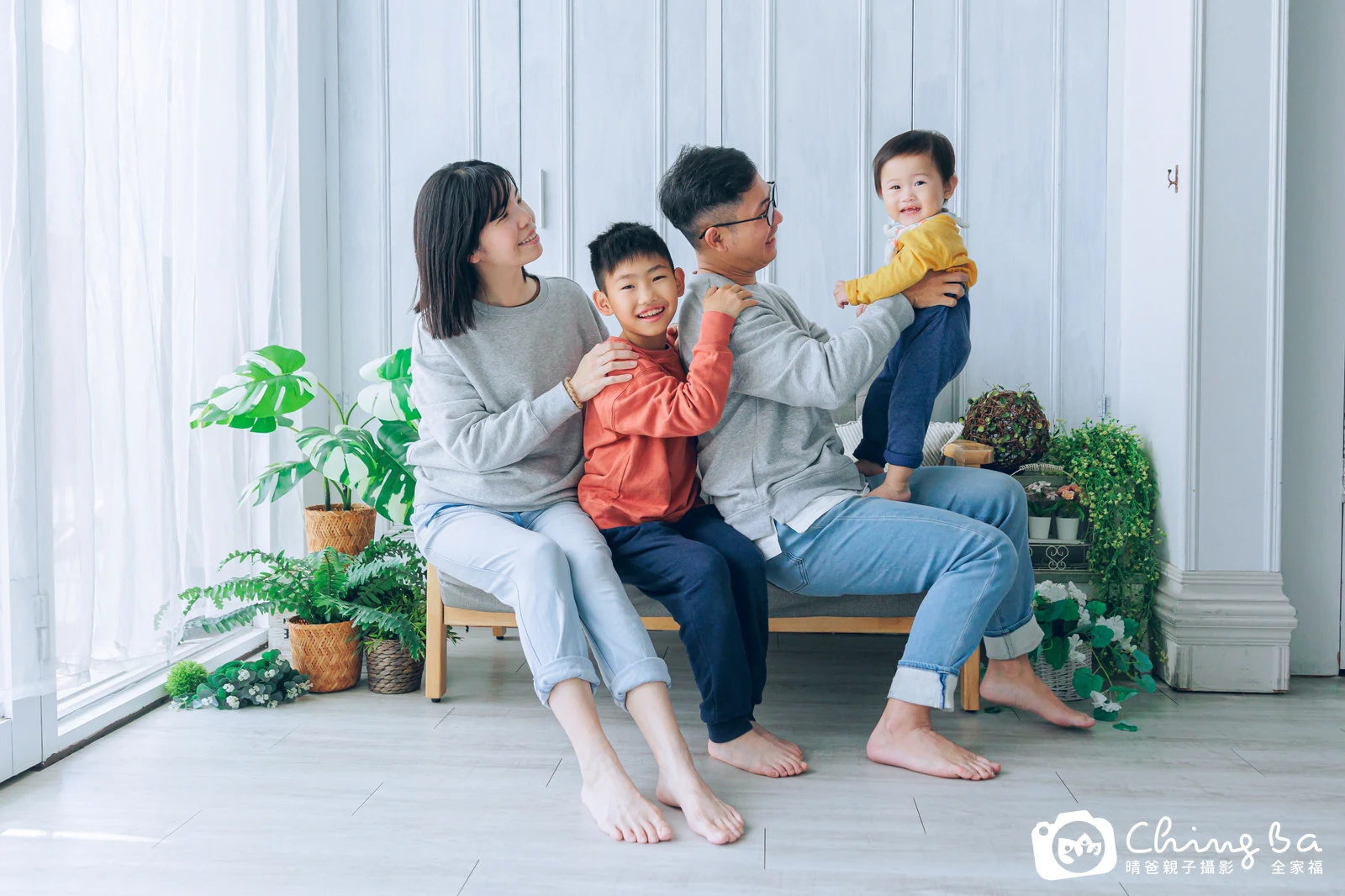 米堡 1 歲 1 個月寶貝 台中小家庭抓周紀念照｜晴爸親子攝影