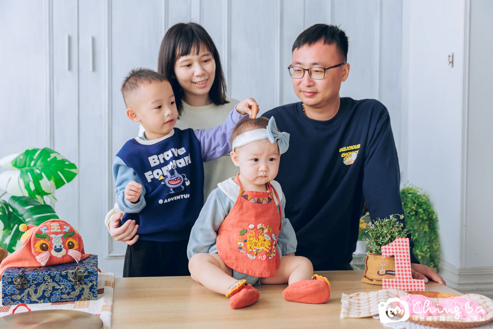 妃妃周歲抓周儀式的紀錄（2025 年春季・假日場）