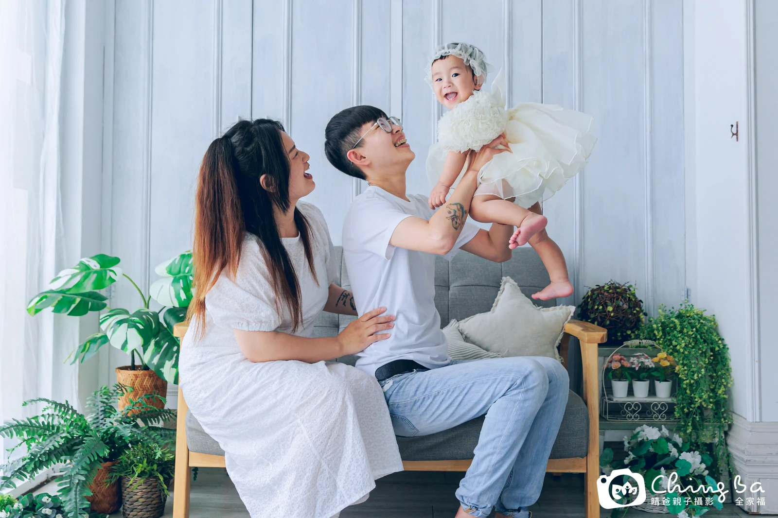 Lily 1 歲寶貝 台中小家庭抓周紀念照｜晴爸親子攝影