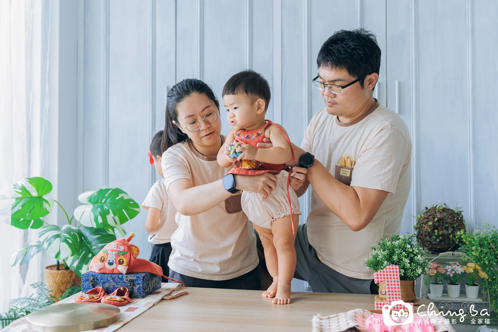 寶弟周歲抓周儀式的紀錄（2025 年夏季・假日場）
