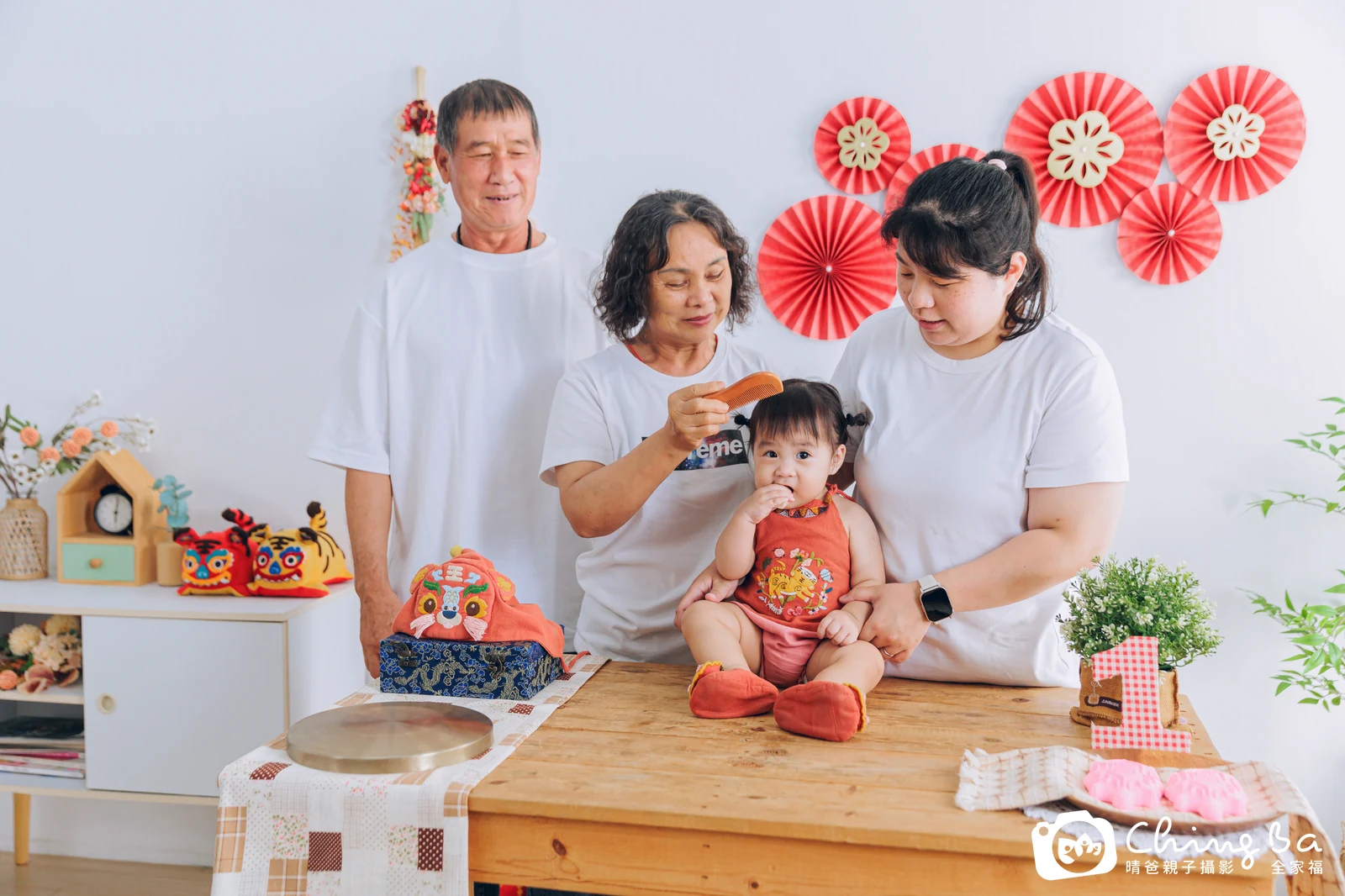 晴周歲抓周儀式的紀錄（2025 年夏季・假日場）