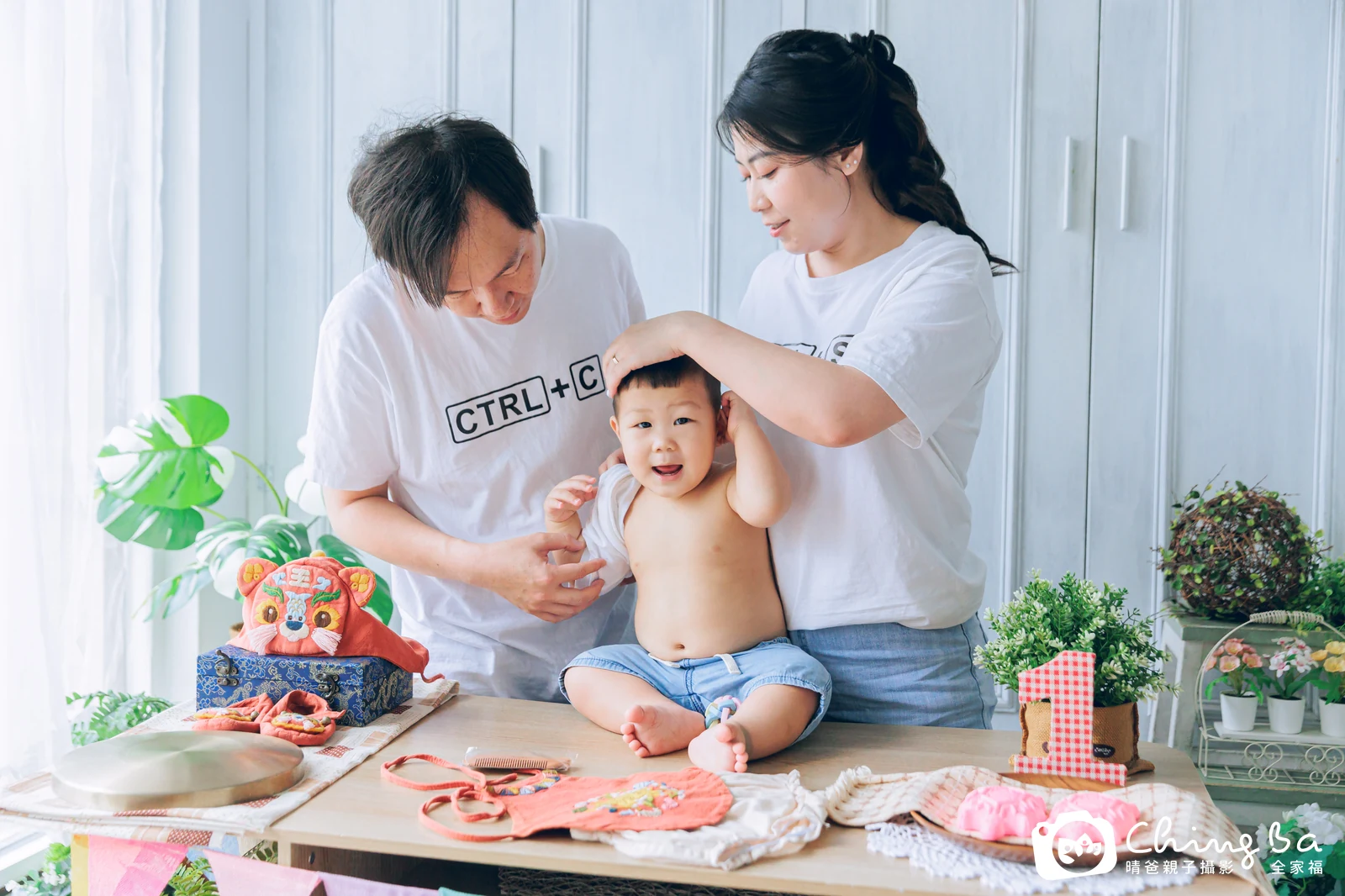 胖弟周歲抓周儀式的紀錄（2025 年秋季・假日場）