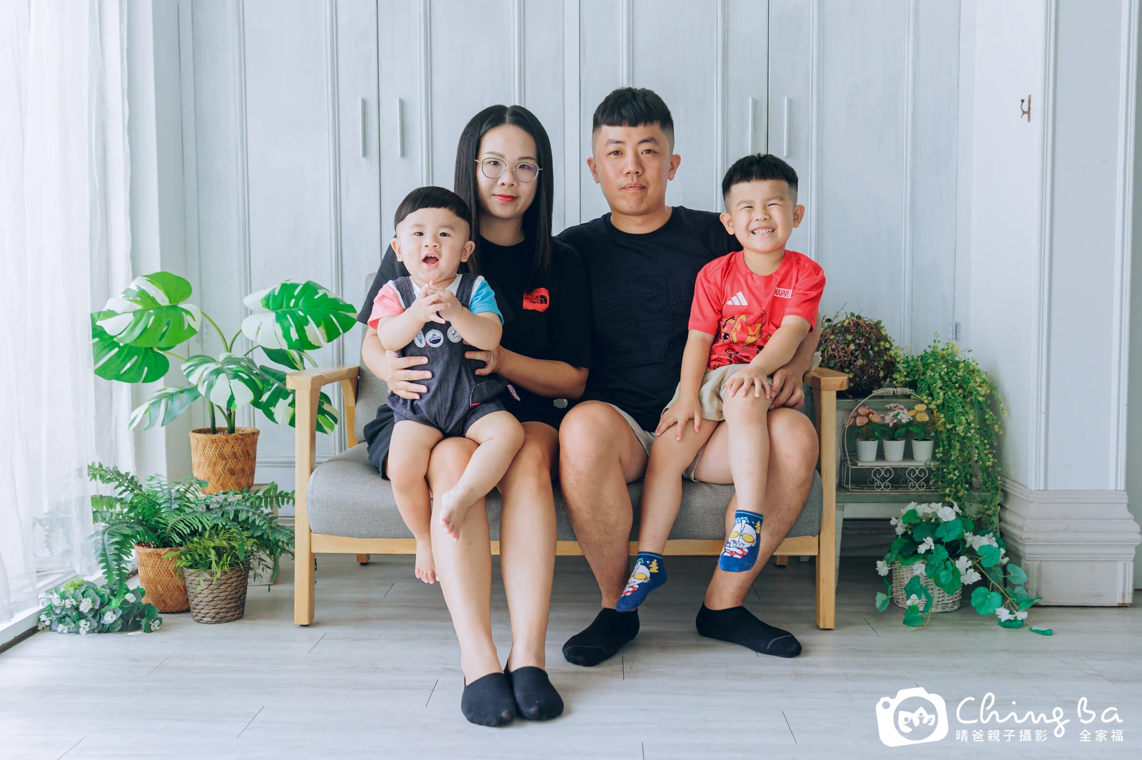 均 約 1 歲寶貝 台中小家庭抓周紀念照｜晴爸親子攝影