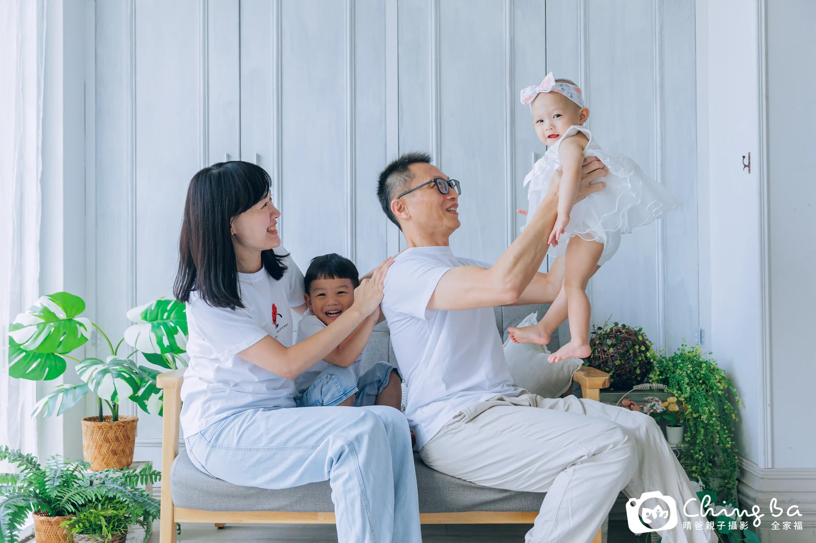 晴晴 約 1 歲寶貝 台中小家庭抓周紀念照｜晴爸親子攝影