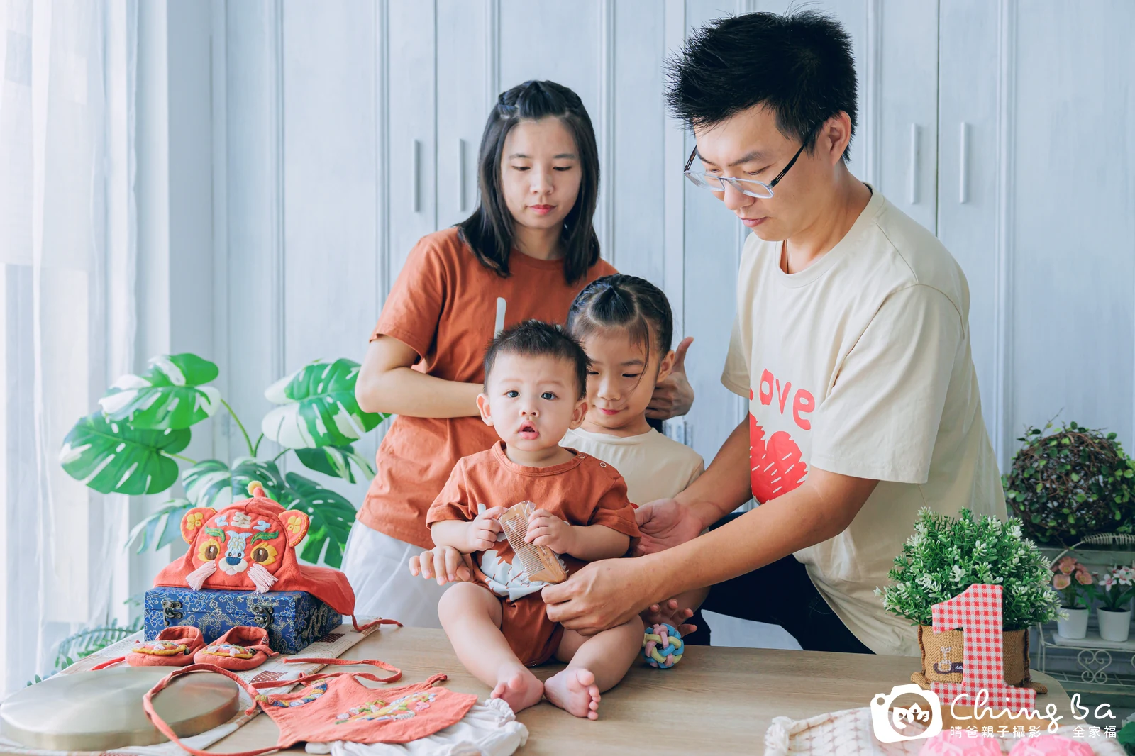 隆隆在台中拍小家庭抓周的珍貴一刻