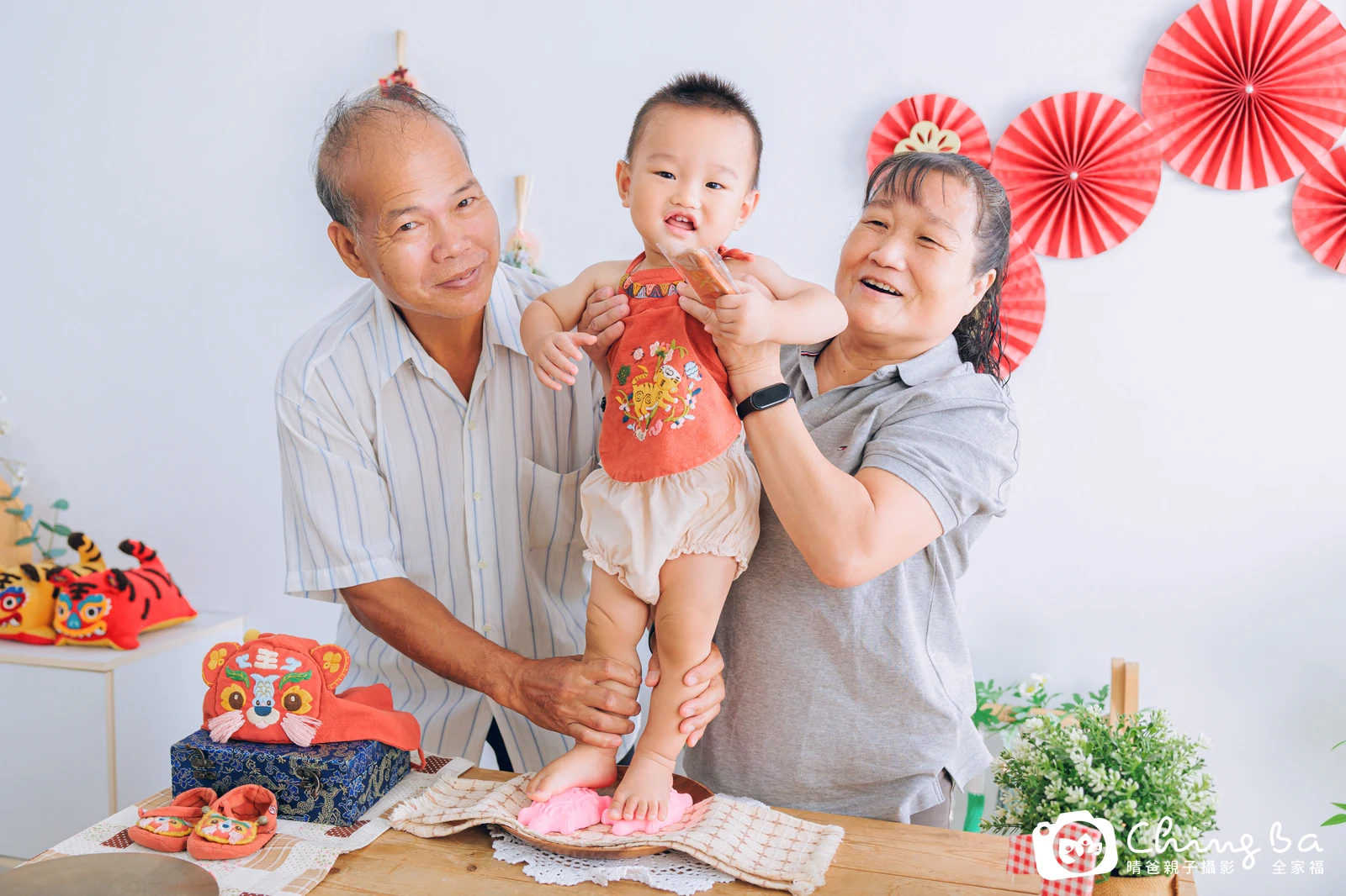 淘淘周歲抓周儀式的紀錄（2025 年秋季・假日場）