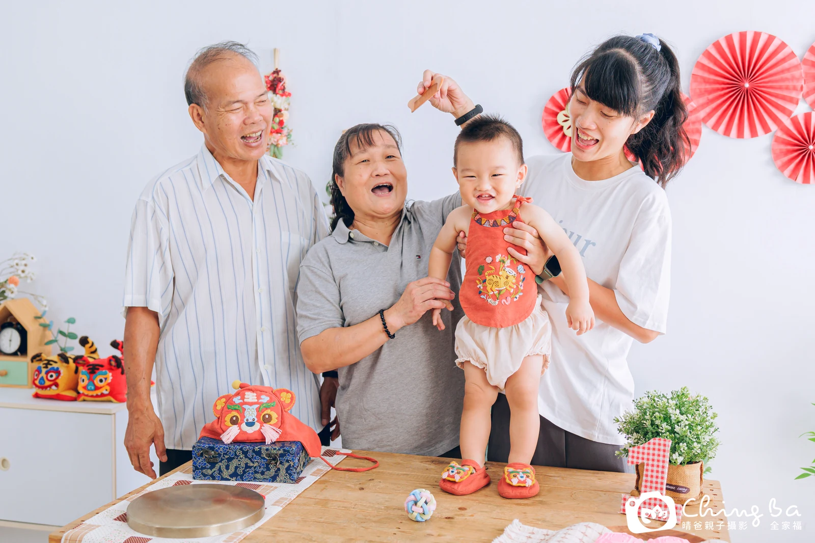 淘淘在台中拍小家庭抓周的珍貴一刻