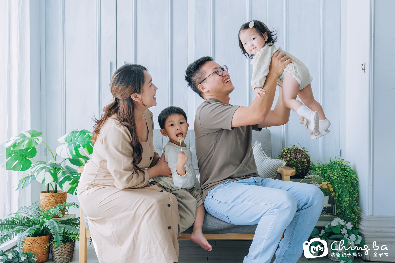晴晴 1 歲寶貝 台中小家庭抓周紀念照｜晴爸親子攝影