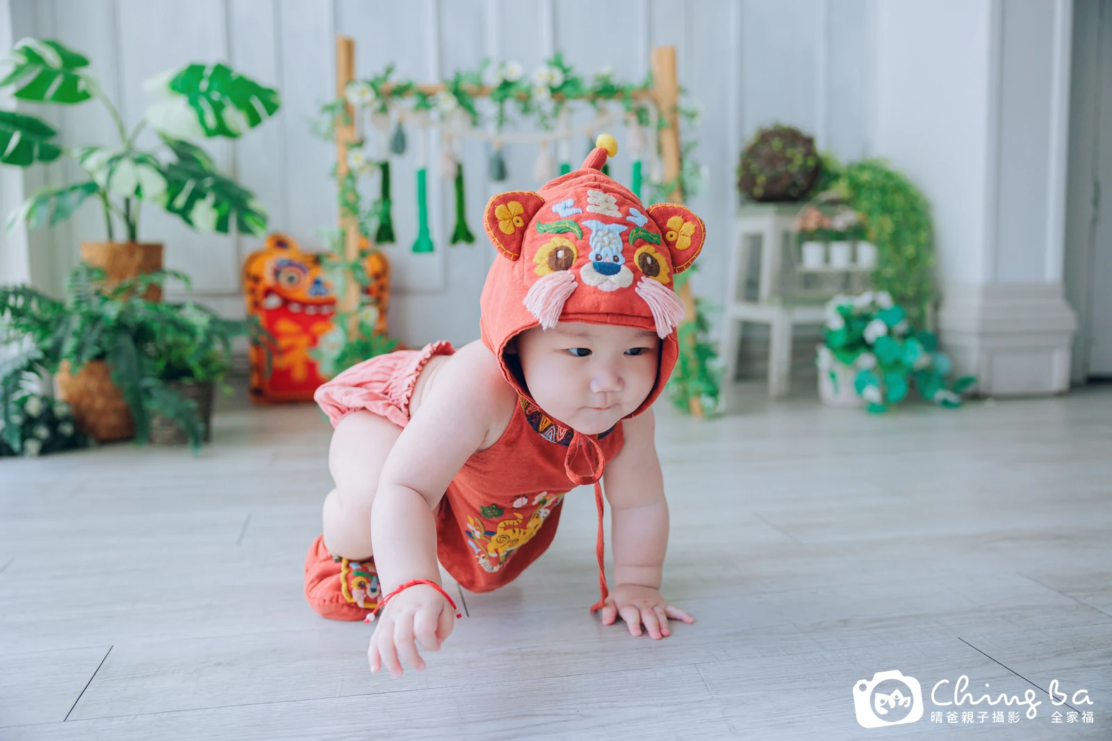 1 歲寶貝的恩恩拍抓周，2 大 1 小的周歲紀念