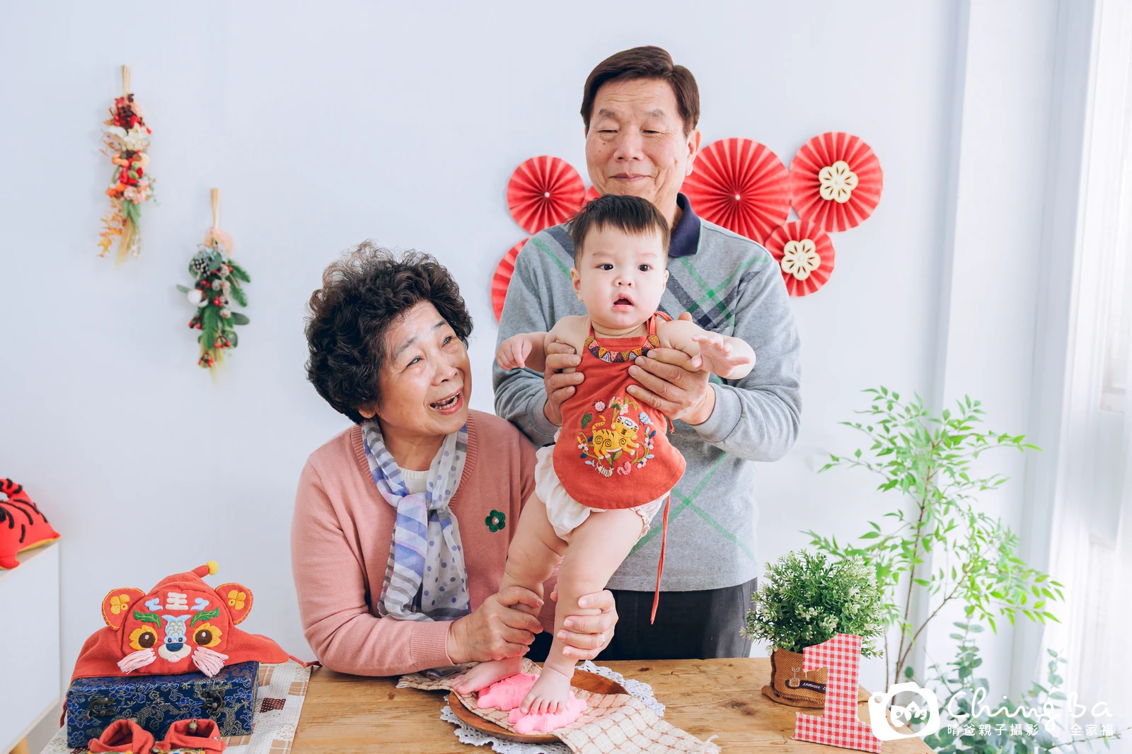 嵐在台中拍小家庭抓周的珍貴一刻