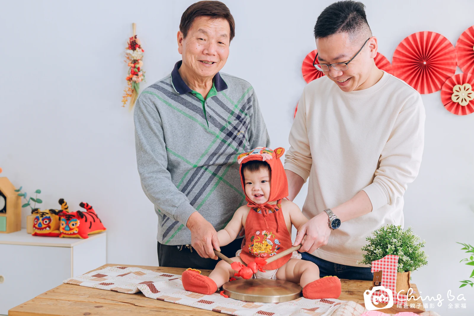 嵐在台中拍小家庭抓周的珍貴一刻