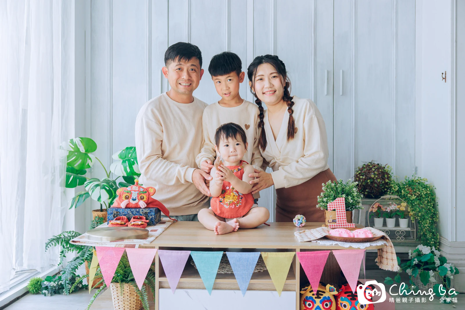 土豆在台中拍小家庭抓周的珍貴一刻